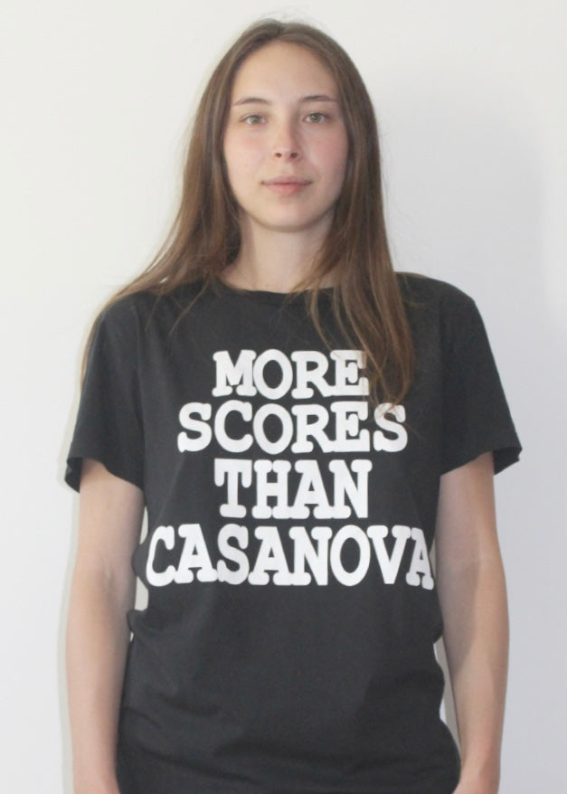T-shirt MOSCHINO “More scores than casanova”